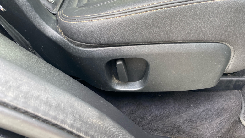 Land Rover Discovery 3.0 D250 R-Dynamic SE 5dr Auto Diesel Station Wagon